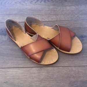 Merona pleather sandals size 6